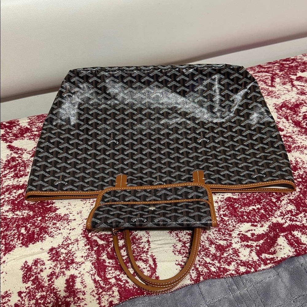 Goyard Tote Bag with Pouch - Picture 7 of 15